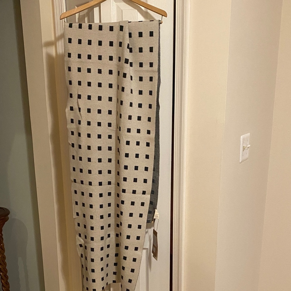 Elegant Black and Cream Checkered Scarf